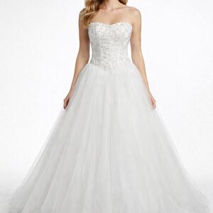 Elegant Strapless Size 2 White Ball Gown Princess Beaded Sparkle